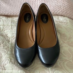 Clark’s black leather Artisan collection pumps, 9W